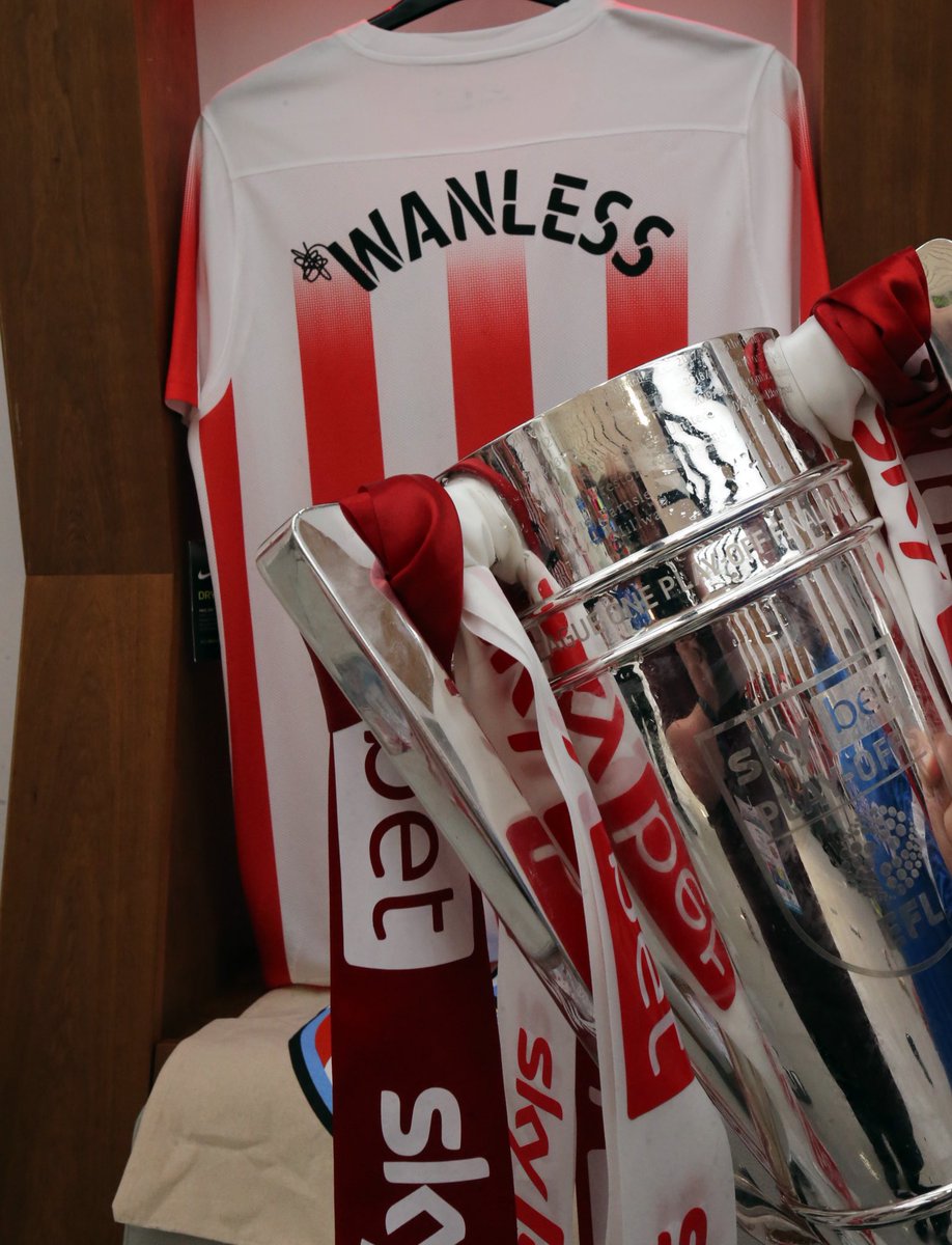SunderlandAFC's tweet photo. For you, Lou ❤️🤍 https://t.co/kRMKlQbcVs