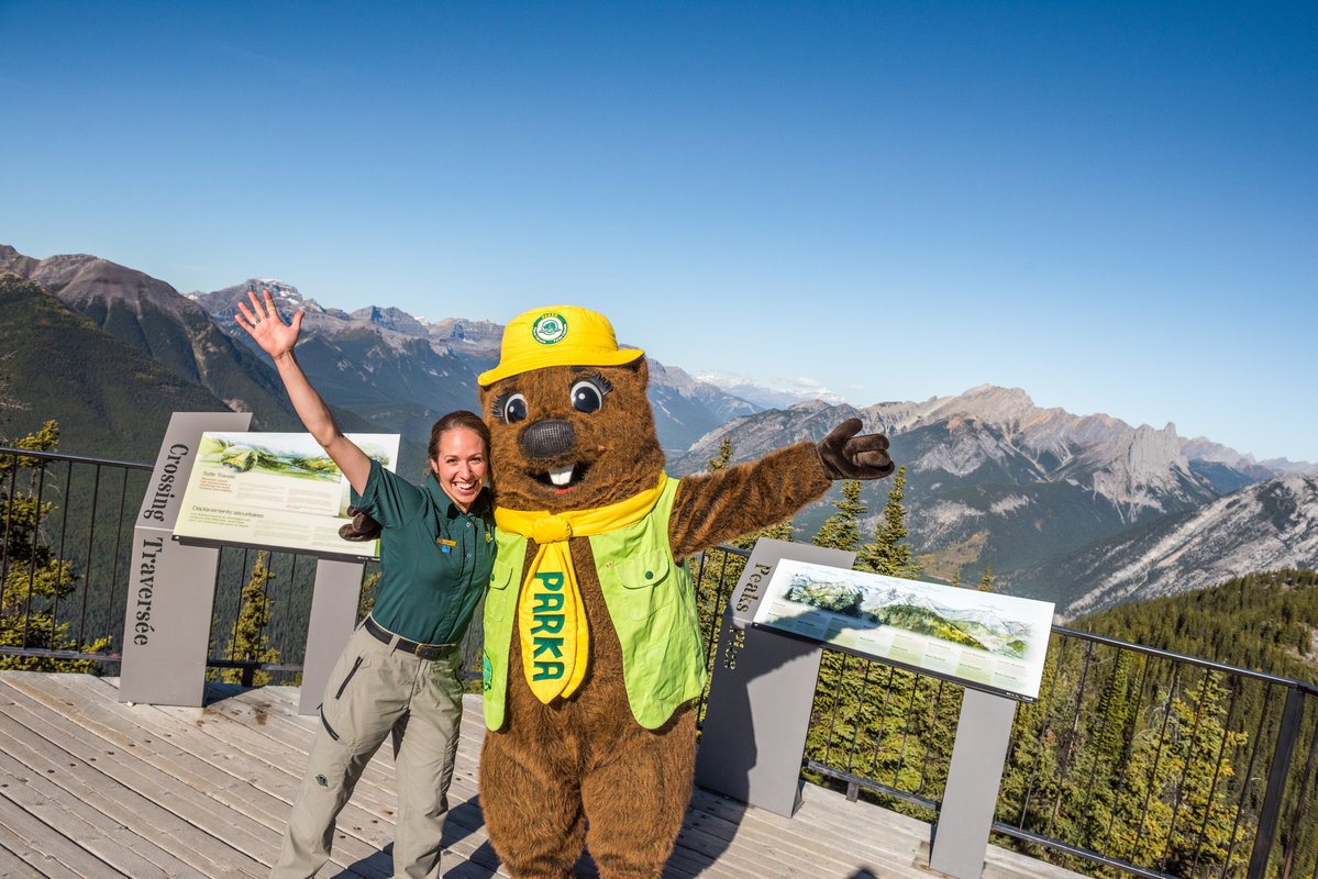 We’re currently looking to hire people for various ✨summer✨ positions across the country! Let us help you get that job you can brag about to your friends and family! 🙌

Contact your local #ParksCanada office or check out the jobs available here ➡ ow.ly/fjzA30sk8jm
