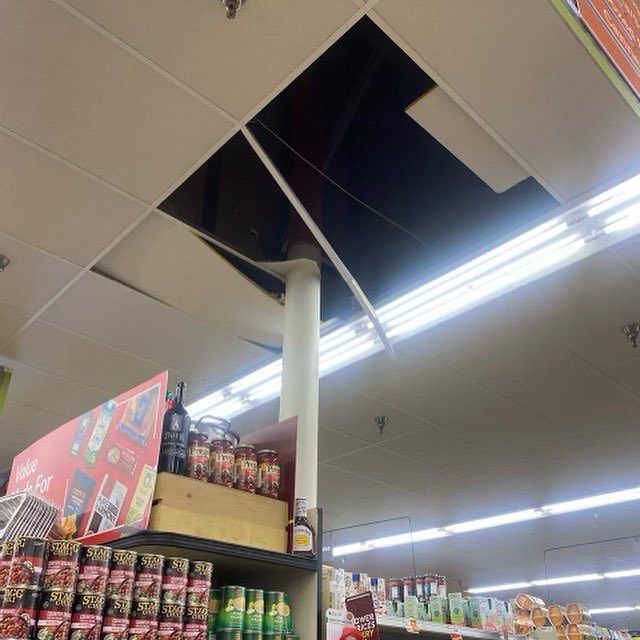 FresnoPolice's tweet photo. Guess who feel through the Savemart ceiling today? While we may have pulled back our visible SWAT operation, we left undercover detectives in place. When suspect Pheng Vang began to run, our MAGEC detectives and Northeast patrol officers were quick to apprehend him. https://t.co/yodRDX4EBG