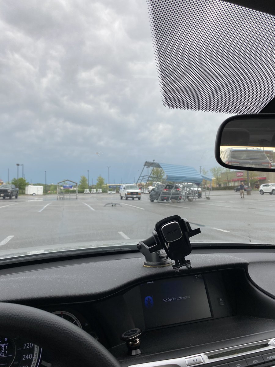 ehCanaduh's tweet photo. Homedepot at stittsville ottawa #ONStorm https://t.co/1hMTLb1VDr