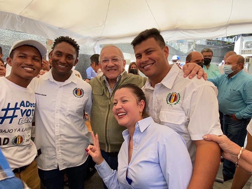 anyelithetc's tweet photo. Hoy inscribimos la plancha ganadora para el 11 de junio!!!❤️. En #AcciónDemocrática hoy la juventud es el presente y de la mano de @adbernabe la JAD tiene oportunidades reales. Este equipo va con todo y se crece rumbo al 2024 💪🏻
#ADCaminaConBernabé @MAELECAD_VE https://t.co/MiAXPr2kWJ