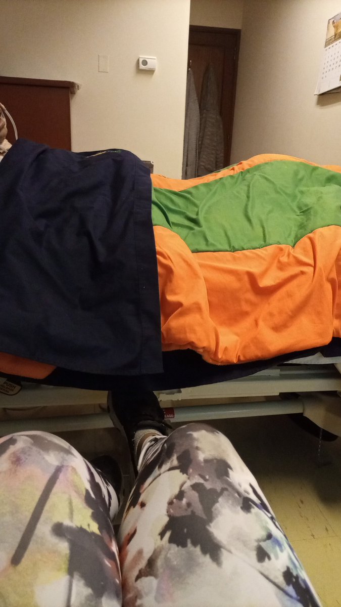 AleSayss_'s tweet photo. Ha pasado tiempo desde mis quejas e hilos, todavía andamos luchando para pagar la clínica para mami, hemos vendido muchas cosas, pero estamos contentos de que por fin este en una habitación y saliera de terapia intensiva 💖

Gracias a todos 💖 https://t.co/Xd8G2x0lre