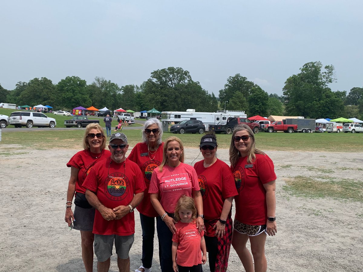 LeslieRutledge's tweet photo. #TeamRutledge had a super Saturday—knocking doors &amp; campaign stops across Arkansas! Vote Rutledge for Lt Governor in Republican Primary on May 24th. Polls open 7:30am-7:30 pm. #LR4LG https://t.co/lk7eHItAsV