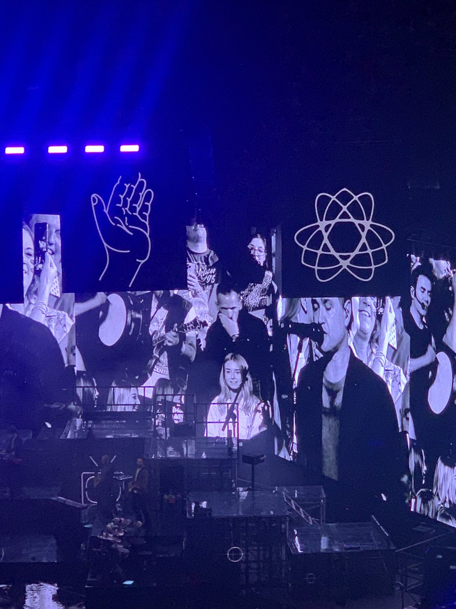 itsbecksx's tweet photo. @thescript you made this lady’s night.. look at that amazement in her face! Hope she finds this… #thescript #manchester #talesofthescript https://t.co/dftDBKCIn8