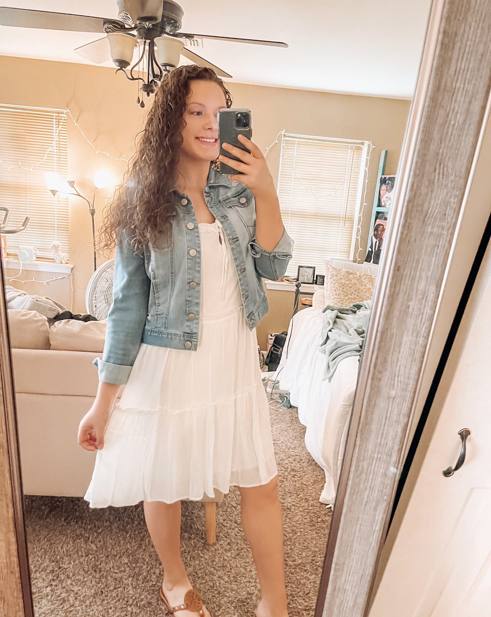 randidawn96's tweet photo. I really need some cowgirl boots https://t.co/z1q9mRSed2