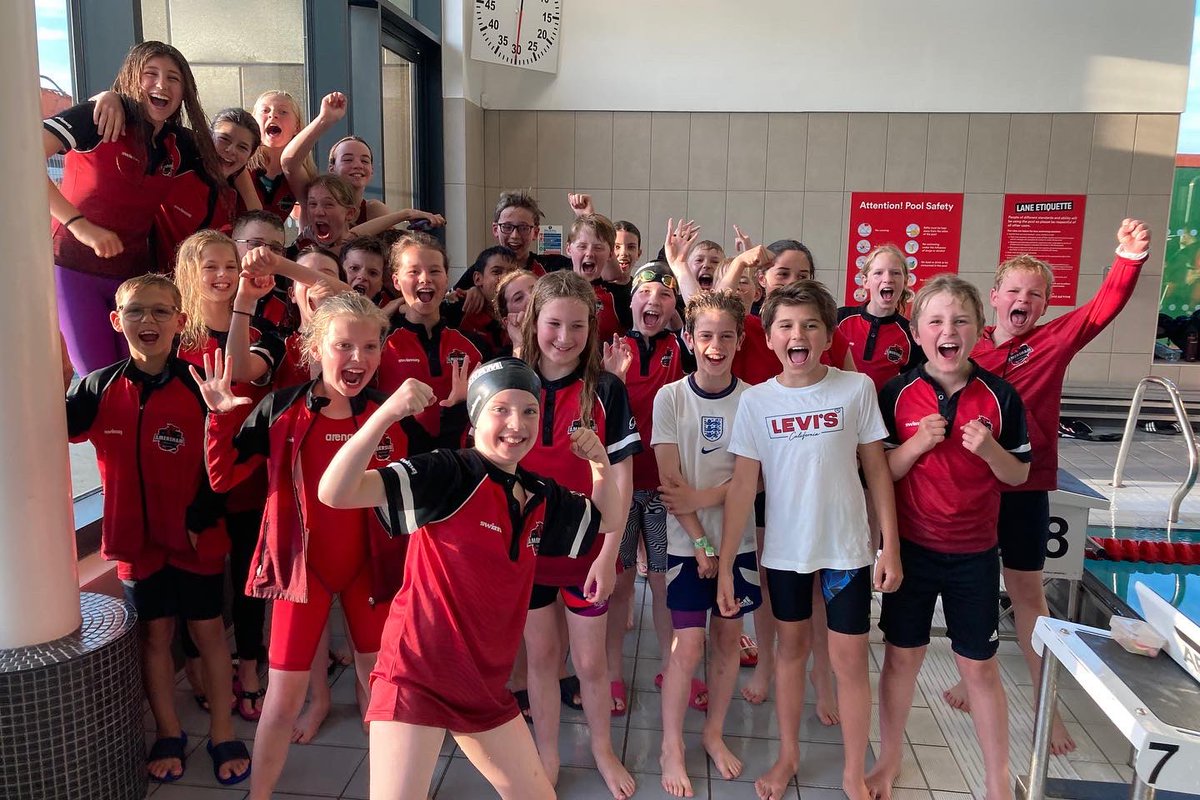 AmershamSC's tweet photo. A great first round of #DualinthePool in line with the @JuniorSwimming National Arena league, with some fab swims
1st @Wycombe_Swim 
2nd @CheshamSC + @ClubMaidenhead 
3rd @WindsorSwim 
4th #TeamASC
Points TBC
Thanks to all the officials and other volunteers who made it possible🙏 https://t.co/HO87dBJbQX