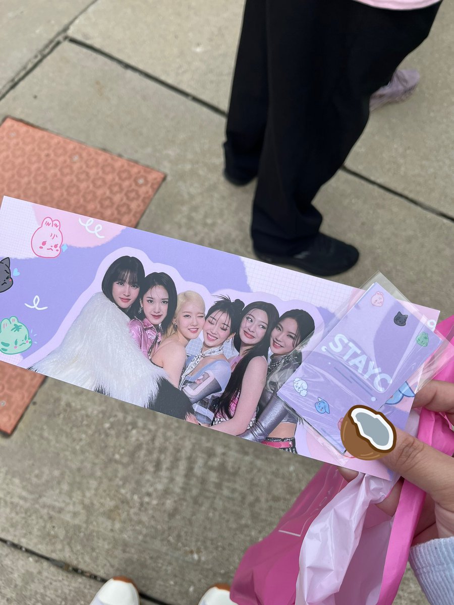 yeoheony's tweet photo. IM SO EXCITEDDDD #KCONCHICAGO #kcon2022premiere #STAYC #KCONSTAYC https://t.co/z9V2S6Mj0R