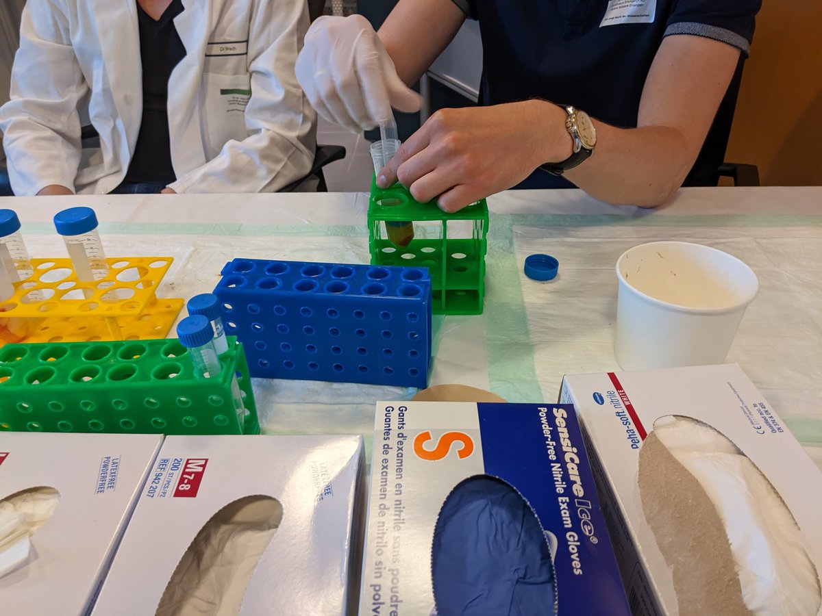 Erster öffentlicher Auftritt der Central Biobank Erlangen! 🥳 Mit Extraktion von Tomaten DNA konnten wir den BesucherInnen der Langen Nacht der Wissenschaften einen experimentellen Einblick in die Arbeit einer Biobank geben! @Wissenschaftsn8 #ndw22