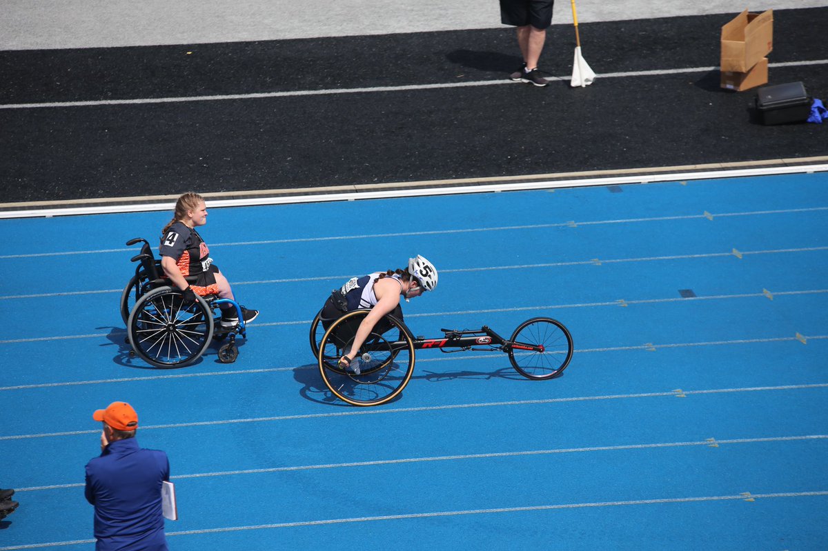 WAHSGirlsTF's tweet image. Lady Blackhawks in action!! #IHSA #State2022 #TrackandField