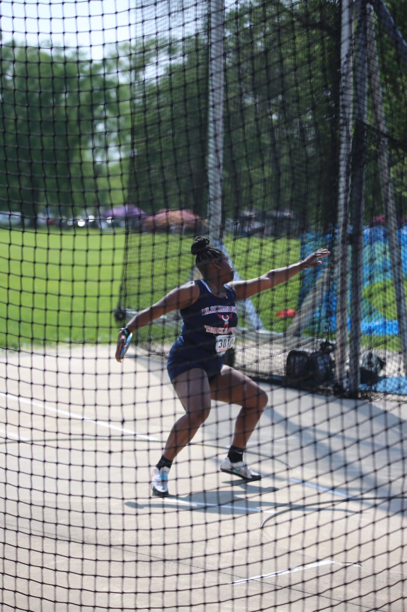 WAHSGirlsTF's tweet image. Lady Blackhawks in action!! #IHSA #State2022 #TrackandField