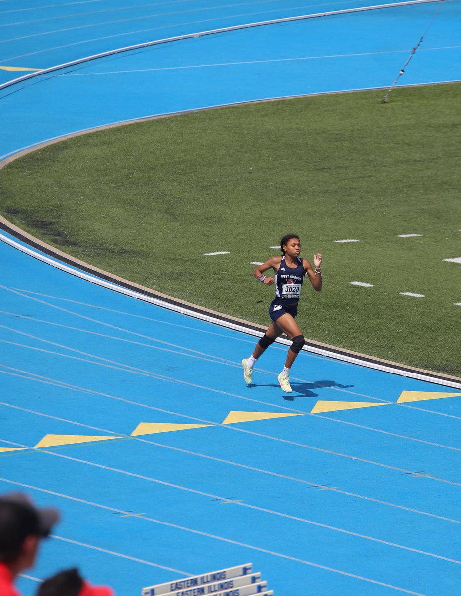 WAHSGirlsTF's tweet image. Lady Blackhawks in action!! #IHSA #State2022 #TrackandField