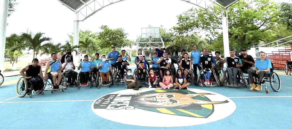 Brendadamaro's tweet photo. Dice la vida q disfrutemos...
#Aprendiendo #Valorando
GRACIAS a los Equipos de Huracanes de Playa & Tiburones de Cancún.
La forma de ver las cosas, influye muchísimo en cómo las vivimos. #Ryla2022 #RotariosEmpresarial #PlayaDelCarmen https://t.co/XPxb4uDuvS