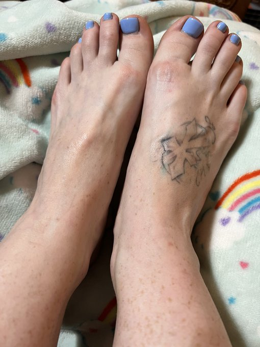 Soft pretty blue polish #toes #feetworship #footfetısh #customs DM for more info https://t.co/woJOmE<a href="/tag/toes"class="tags">#toes</a><a href="/tag/feetworship"class="tags">#feetworship</a><a href="/tag/footfet%C4%B1sh"class="tags">#footfetısh</a><a href="/tag/customs"class="tags"><span>#customs</span></a>