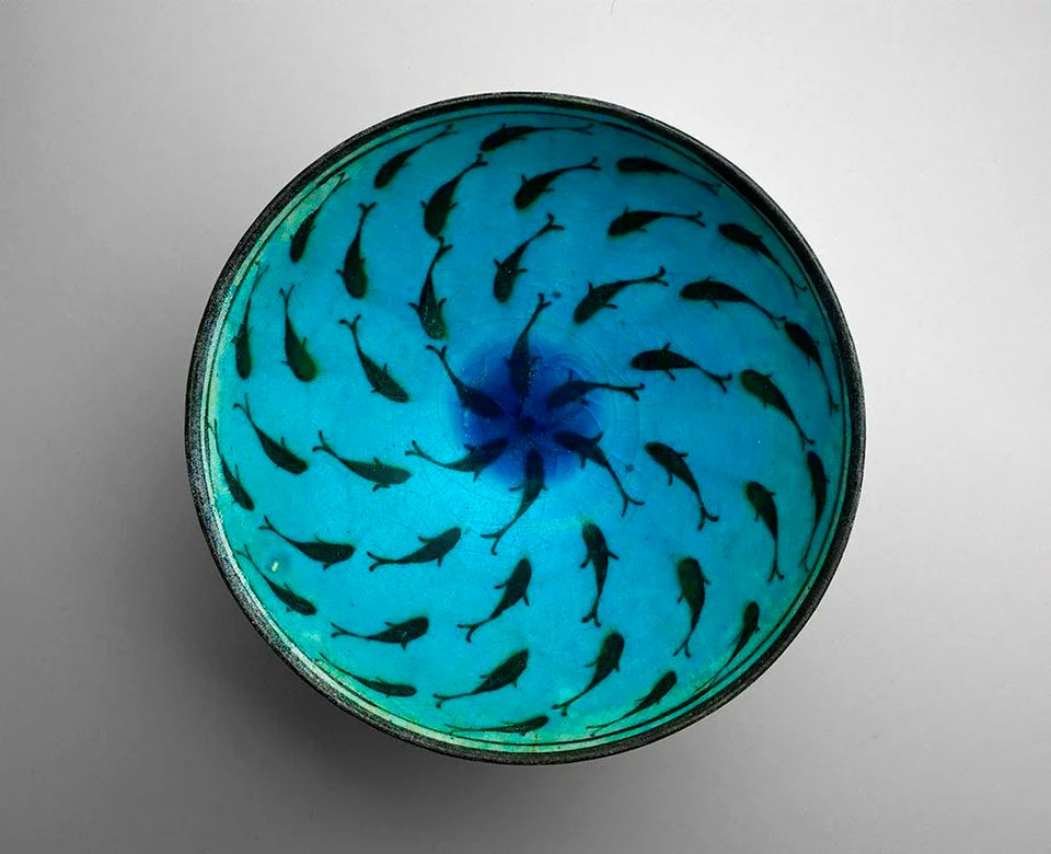 RT @historydefined: A bowl with fish design, Iran, late 13th–mid-14th century.

The Hossein Afshar Collection. https://t.co/XZ7Z1vPCjg