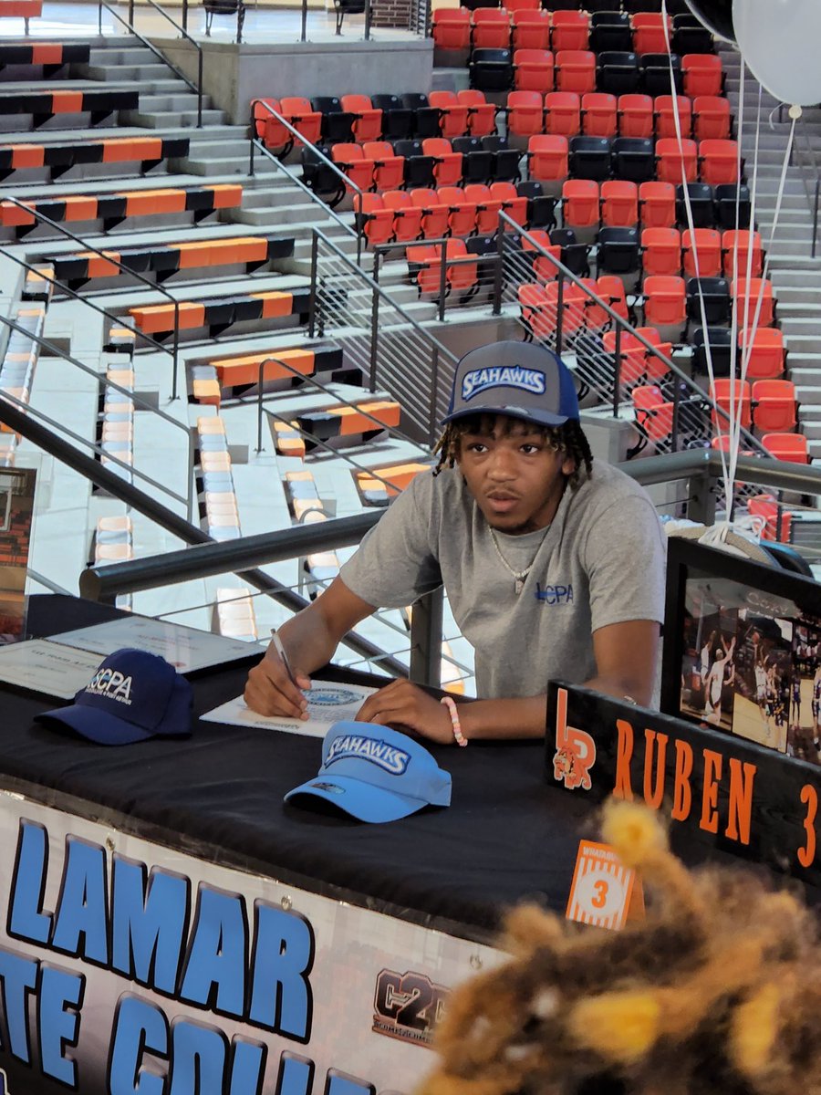 Come2Compete_'s tweet photo. Yes sir! EarnedNotGiven! CONGRATS TO YOU 3 @coryruben. The foundation has been set for @Come2Compete_. You are the definition of a true gamer!! Go grow, spread your wings and be great. Trust God and always know #MyGameIsMyMinistry @lamarpambb
@LPISDAthletics  @LaPorteHoops https://t.co/8bAuxGknRv