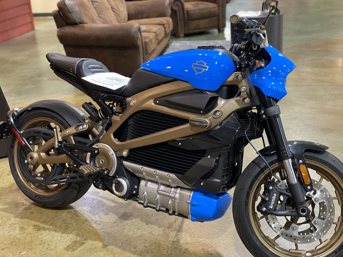 Blastmasterort1's tweet photo. Gift for my wife. #hdlivewire #harleydavidson https://t.co/saGrNXT5OG