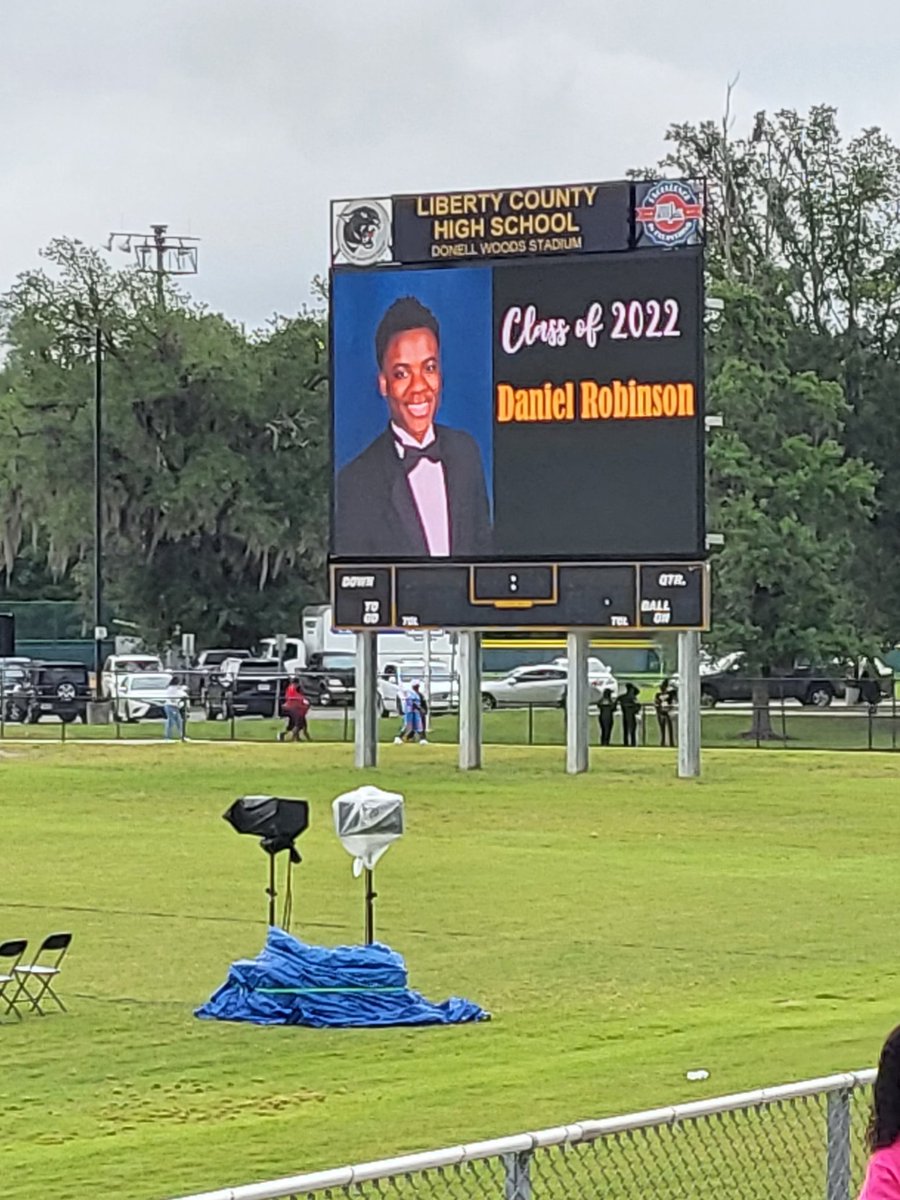 KingDee_305's tweet image. Proud Papa 🥲 #Legacy #HSGraduate