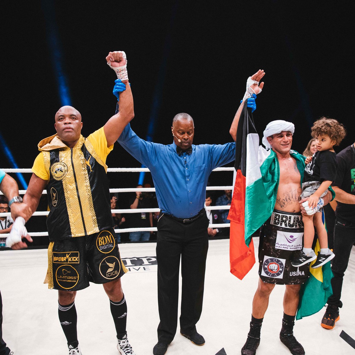 Frontrow_io's tweet photo. Great to see the respect between these two fighters! https://t.co/PjCc5hPgaL