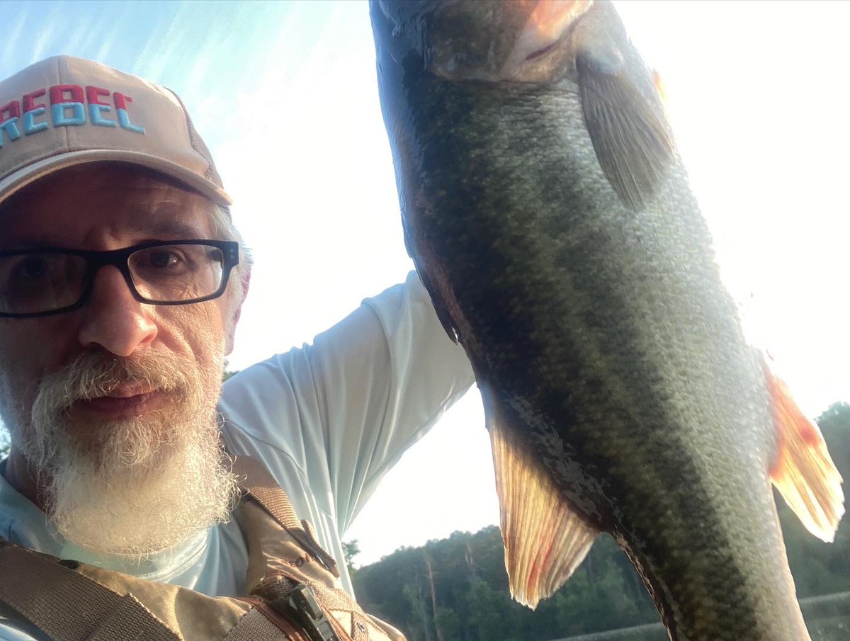 miacalva's tweet image. It was a very tough bite on a hot day in the #CCKF tournament on Jordan Lake, but I managed to finish 15th out of 50. This giant 23” on my #ketchboard hammered a Rebel P-60 Pop-R. It was my anchor fish &amp;amp; won big bass, so I cashed a check, too!
#ketchfishingteam #jacksonbitefd