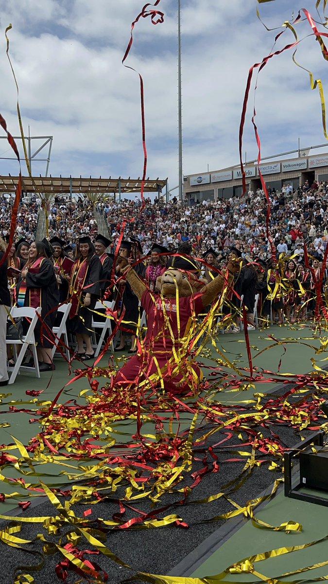 DominguezHills's tweet photo. 🥳⚡️@csudhteddytoro’s energy is unmatched!
#csudhgrad22 #csudh22 https://t.co/xk1MysL4sP