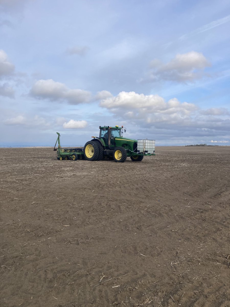 We always seed dry beans on the May long weekend. Seeding 3 pivots this year instead of the usual 2. Big O says it can be done. I’ll keep you posted.  #plant22