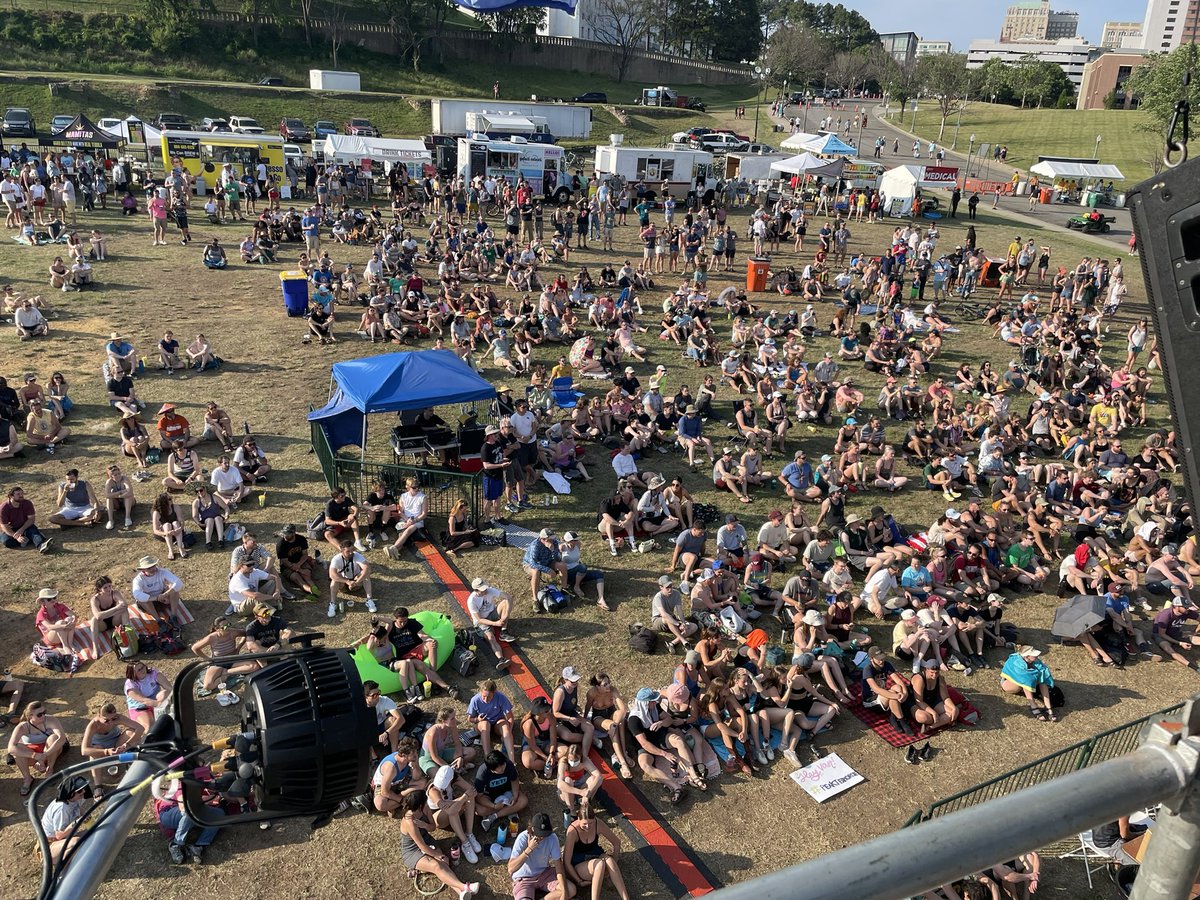 RiverrockRVA's tweet photo. The #RiverrockRVA bouldering comp is always a crowd favorite. Final round coming up later tonite! #RockTheOutdoors @PeakExperiences https://t.co/NPUkvPf4tP