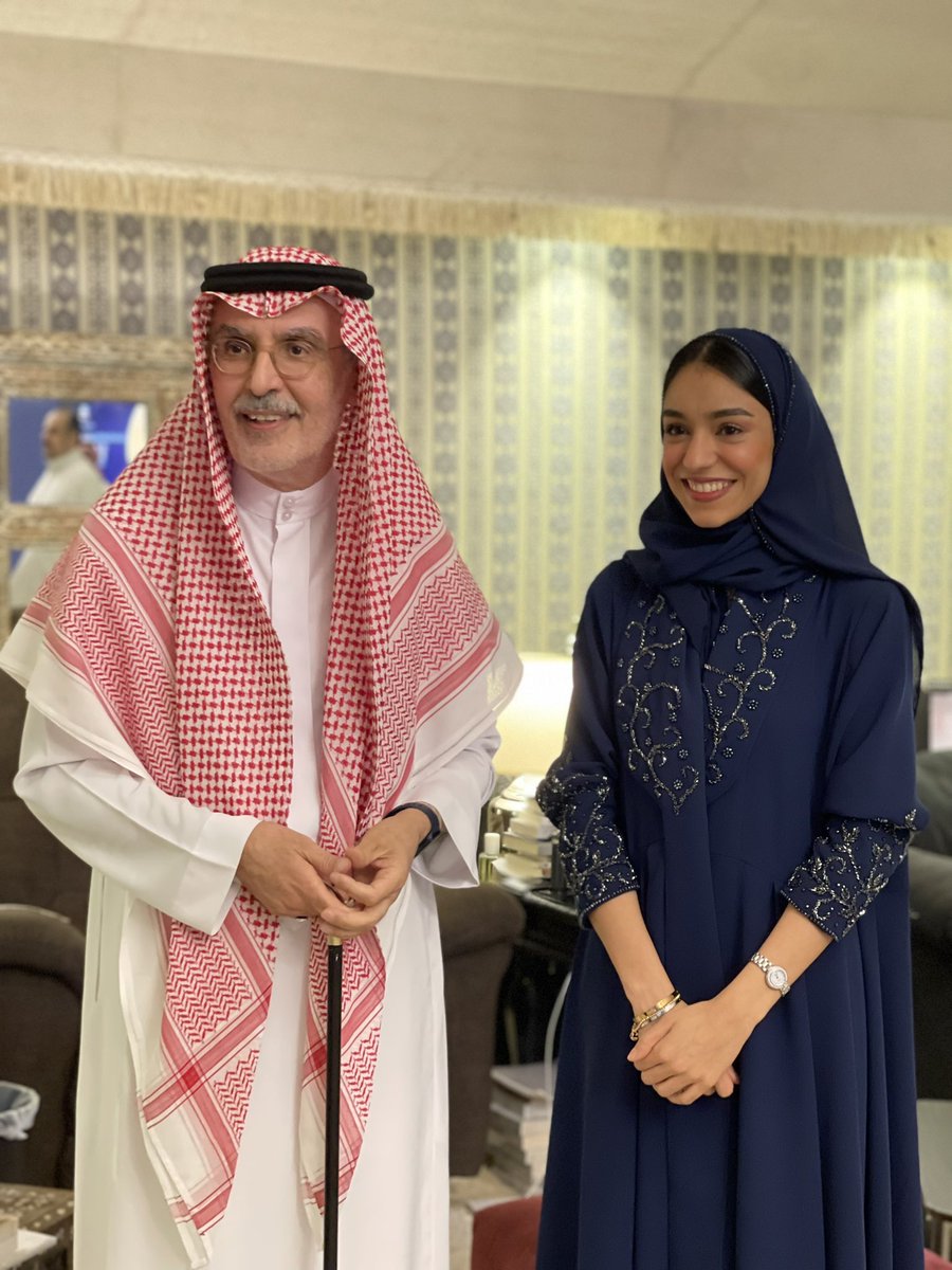 zenaemaad's tweet photo. زينة برفقة سمو الامير بدر بن عبدالمحسن وسمو الامير عبدالرحمن بن مساعد ❤️ https://t.co/fXLa8nZLr8