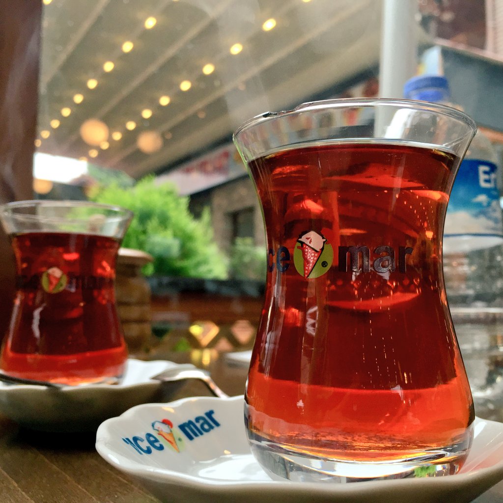 iOstorah's tweet photo. إذا صُبّ في كأس الزجاج حسبته
مذاب عقيق صب في كأس جوهر

#اليوم_العالمي_للشاي https://t.co/5bVSJJtYYM