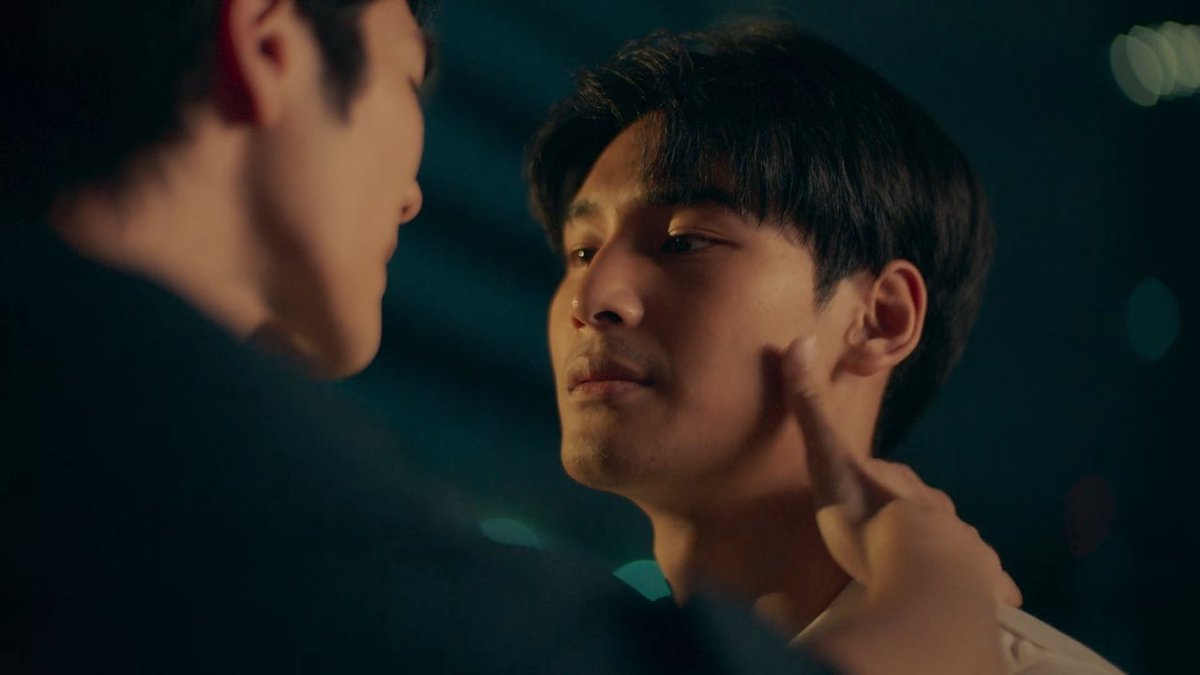 apologyapo's tweet photo. The most shocking part of the episode— Porsche confessing what he's feeling in these moments. Love. 

"Shouldn't have loved an assh*ole like you."    

#KinnPorscheEP7
#KinnPorscheTheseries https://t.co/eTgMZ8Yb2n