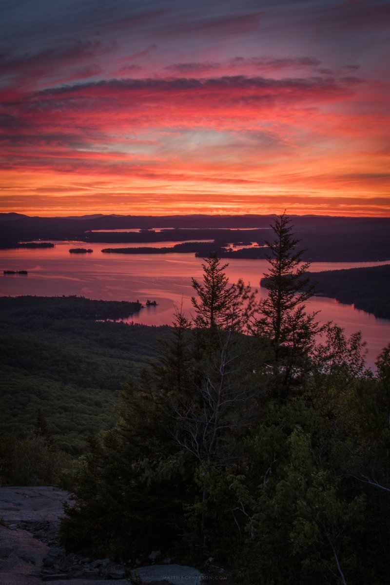 gorgeous_pix's tweet photo. "Stellar sunrise over Lake Winnepesaukee, New Hampshire. From u/mattmacphersonphoto on /r/earthporn" https://t.co/oZsWMpuEb1