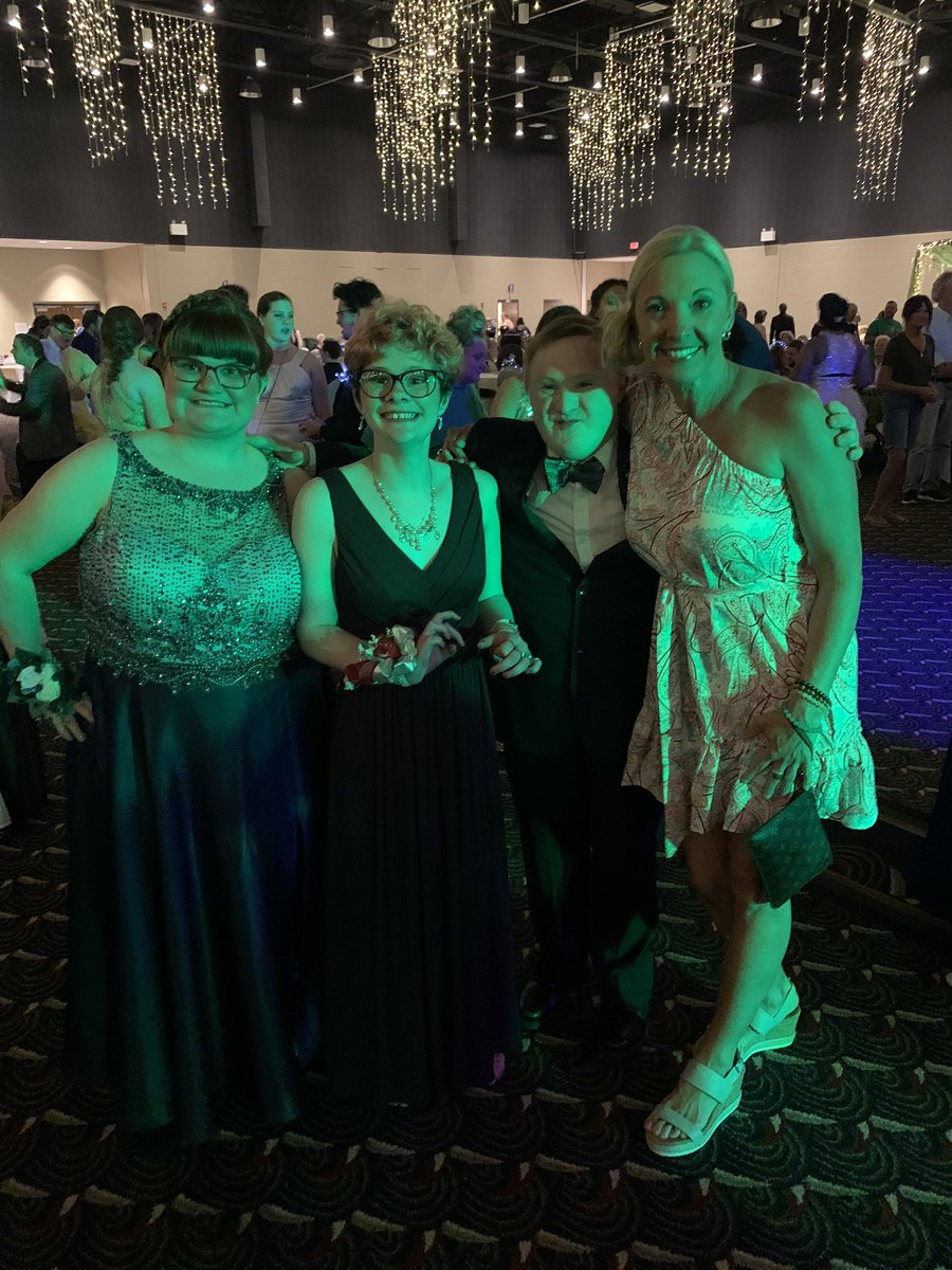 Spent the evening with some amazing people! Unfortunately I didn’t get pics with all my friends…💜Sure love these smiles!