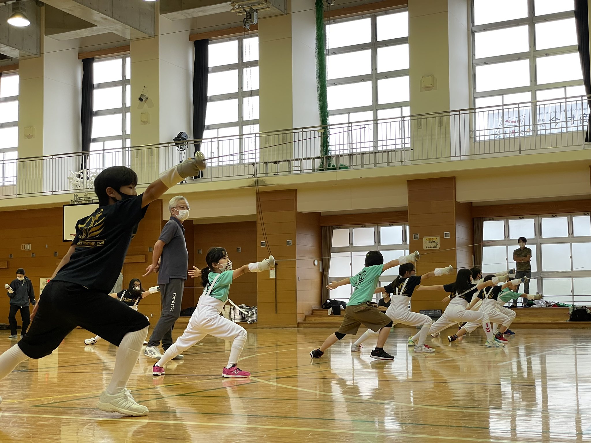 千葉フェンシングクラブ 今週も 元気に楽しく格好良く フェンシング 千葉フェンシング フェンシングクラブ 千葉市 稲毛区 みどり台 小学生 中学生 習い事 個人レッスン 楽しい 仲間 一生懸命 頑張る 応援 突け心を 大好き かっこいい