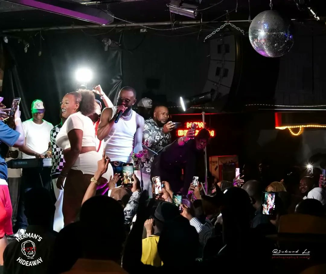 Last Saturday #Congolese artist Fabregas Le Métis Noir
<a href="/Fabregas_Fab/">Fabregas</a>
hit our stage and put on an amazing performance with his band #VillaNova! It was a fun night! 
Shout out to 
Lumier Entertainment!

📸 <a href="/RichardLoPhoto/">Richard Lo Photography</a>

#hermanshideaway #denver #colorado #milehighcity