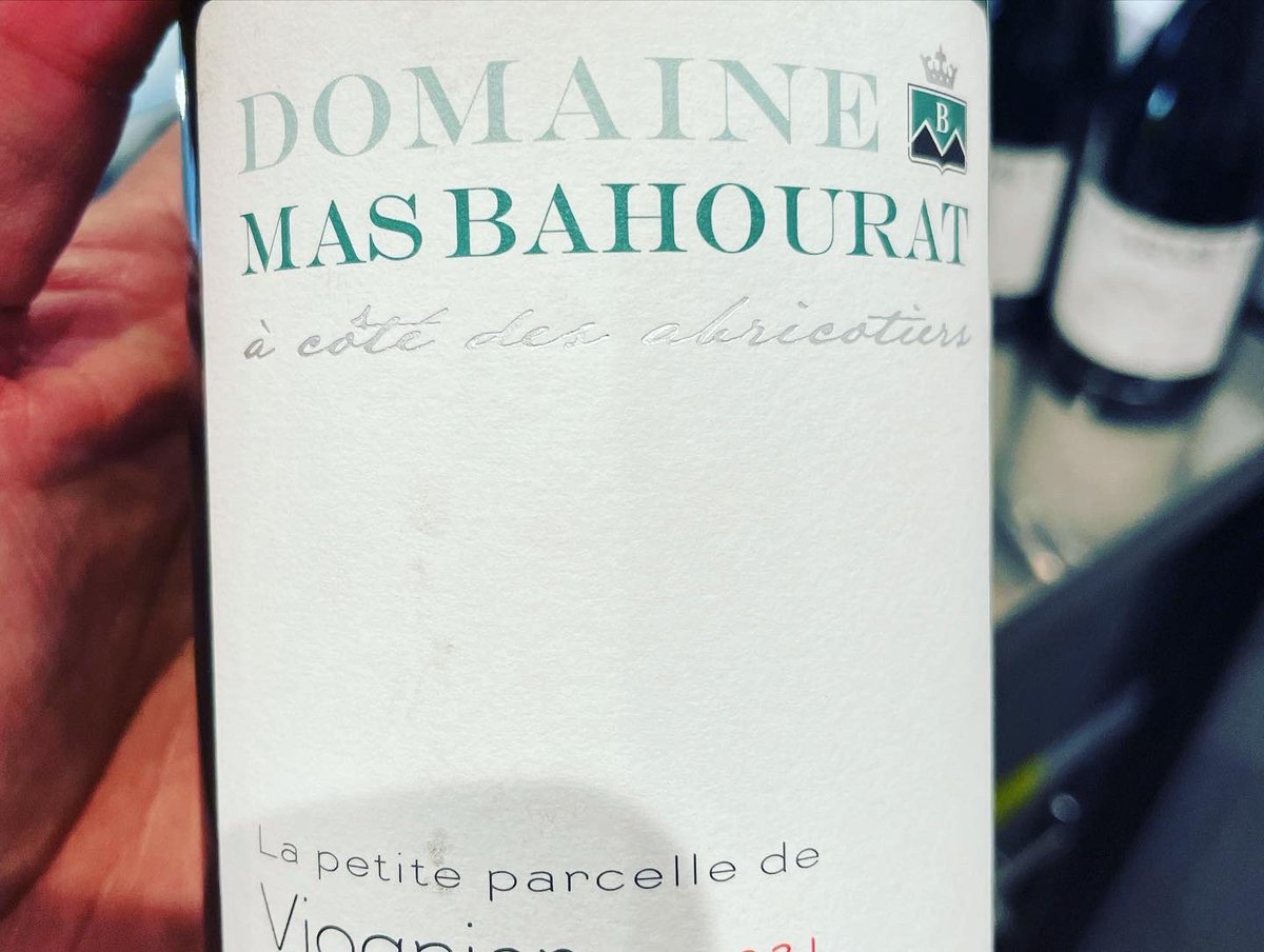 ChrisPHoworth's tweet image. After a day of furniture and chattels moving from a storage locker I have held on to for far too long it is a true pleasure to join Sonny Jafri @thewinecircle and our friends in the Inner Circle for tonight’s wine tasting with wines from the Languedoc.