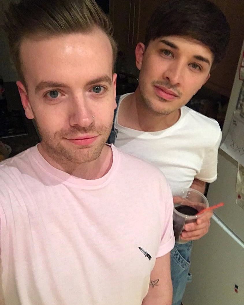 LiamLambrini's tweet photo. crazy to think that it’s now been 5 years since I walked down to the arena with Martyn to see Ariana and he never came back 😔 I can’t thank him enough for everything he did for me before he died and for everything his memory continues to do for me 💖 https://t.co/sonyt6Am5U