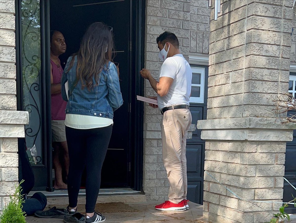 VoteSafdarOLP's tweet photo. Crazy weather can’t stop #TeamSafdar! ⛈☀️⚡️

Thank you so much MP Ruby Sahota for knocking on doors with us in our incredible #BramptonCentre community today!

#onpoli #onelx #TheChoiceIsYours https://t.co/2YmJBhYMjd