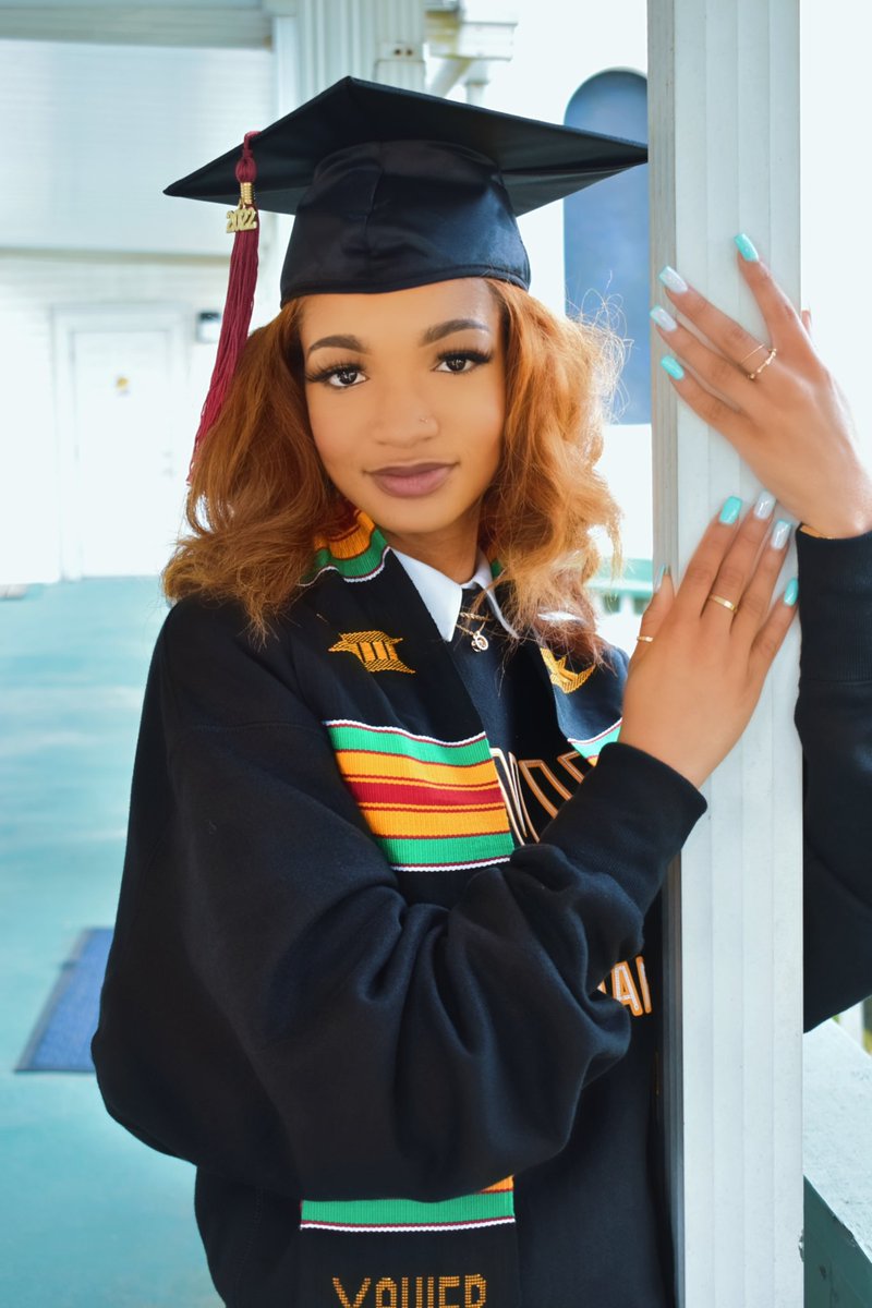 _ssydd_'s tweet photo. “Go forth and set the world on fire”
4 years down, a lifetime to go…
#xula22 https://t.co/UNZxTJ8qnf