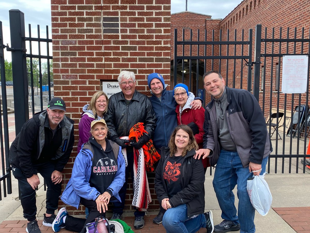 🏃🏽‍♀️🏃🏽‍♀️ Proud West High Parents and Grandparents at the State Meet! 🏃🏽‍♀️🏃🏽‍♀️