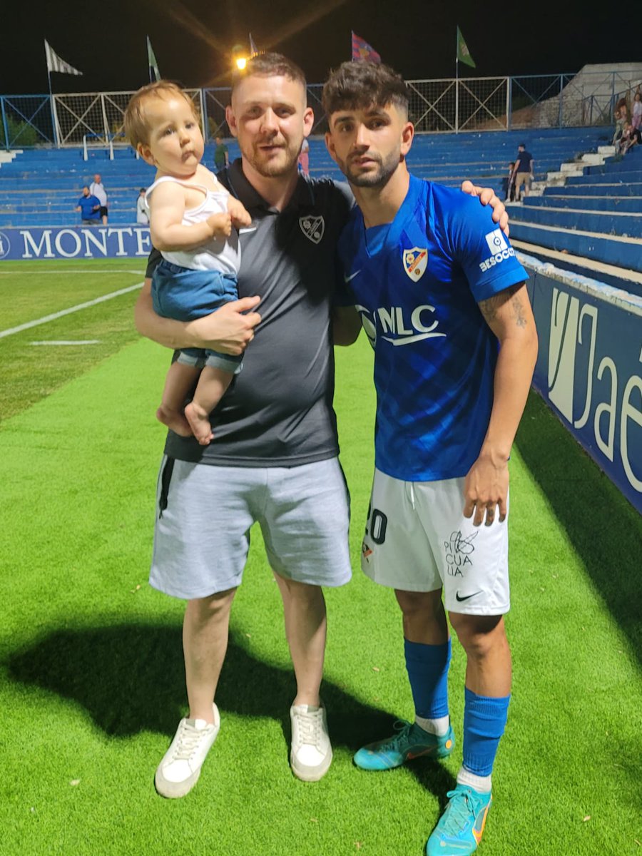 Reloba_21's tweet photo. Dos veces que he pisado linarejos... Dos victorias... La he doy la he disfrutado muchisimo!! Hasta la ultima jornada vamos a soñar.... #seremosdeplayoff #LinaresSabadell @Linares_Dptvo @fran93lara @carracedo_95 https://t.co/sglbecUOKU