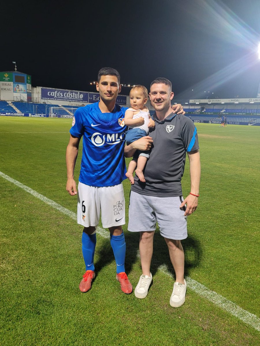 Reloba_21's tweet photo. Dos veces que he pisado linarejos... Dos victorias... La he doy la he disfrutado muchisimo!! Hasta la ultima jornada vamos a soñar.... #seremosdeplayoff #LinaresSabadell @Linares_Dptvo @fran93lara @carracedo_95 https://t.co/sglbecUOKU