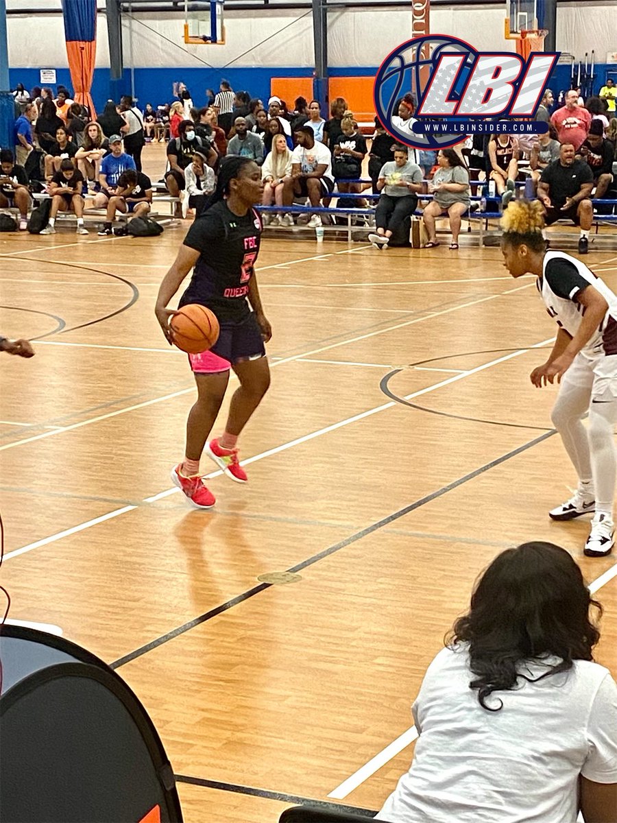 R_SimoneP's tweet photo. Jaida McClure (‘26) from FBC Queen City 15u is the truth!!! She’s a bully guard that literally gets to the hoop whenever she wants!
#LBINCJamFest @LBInsider @LBI_Carolina @LBIMarcy @wadesworld32 @LBI_Steve @LBIPremierBB https://t.co/8GKcM94Uza