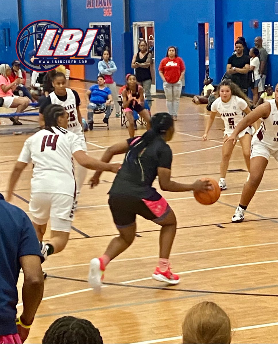 R_SimoneP's tweet photo. Jaida McClure (‘26) from FBC Queen City 15u is the truth!!! She’s a bully guard that literally gets to the hoop whenever she wants!
#LBINCJamFest @LBInsider @LBI_Carolina @LBIMarcy @wadesworld32 @LBI_Steve @LBIPremierBB https://t.co/8GKcM94Uza