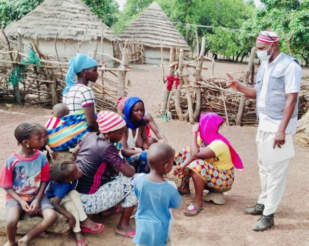 Boubacazed's tweet photo. PROJET WASH-NTD-DINGUIRAYE 

Dans le cadre de l’élimination du trachome en zone rurale, nos animateurs sont actifs dans les séances de sensibilisation des ménages pour expliquer les avantages d’adopter les règles d’hygiène.
#Tinkisso-#Sightsavers-#Dinguiraye https://t.co/EeJOz3Y3g3