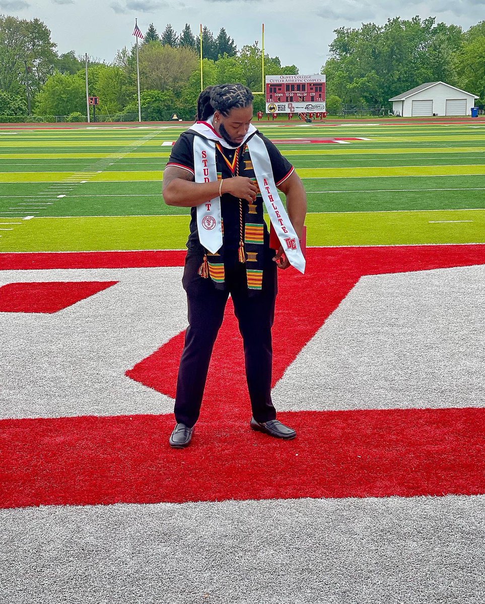 I graduated today 📜.. nuff said.🏅