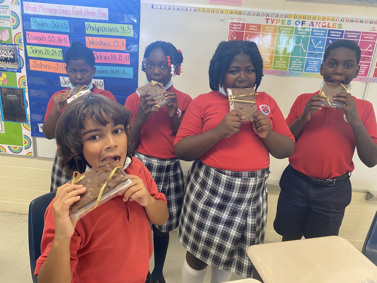 SACSOrlando's tweet photo. Chocolate Kingdom! 4th grade learned about the history of chocolate “from the bean to the bar” all while tasting lots of samples, then making our own special bar! This was a very YUMMY field trip!! https://t.co/W8ciYdrg7L