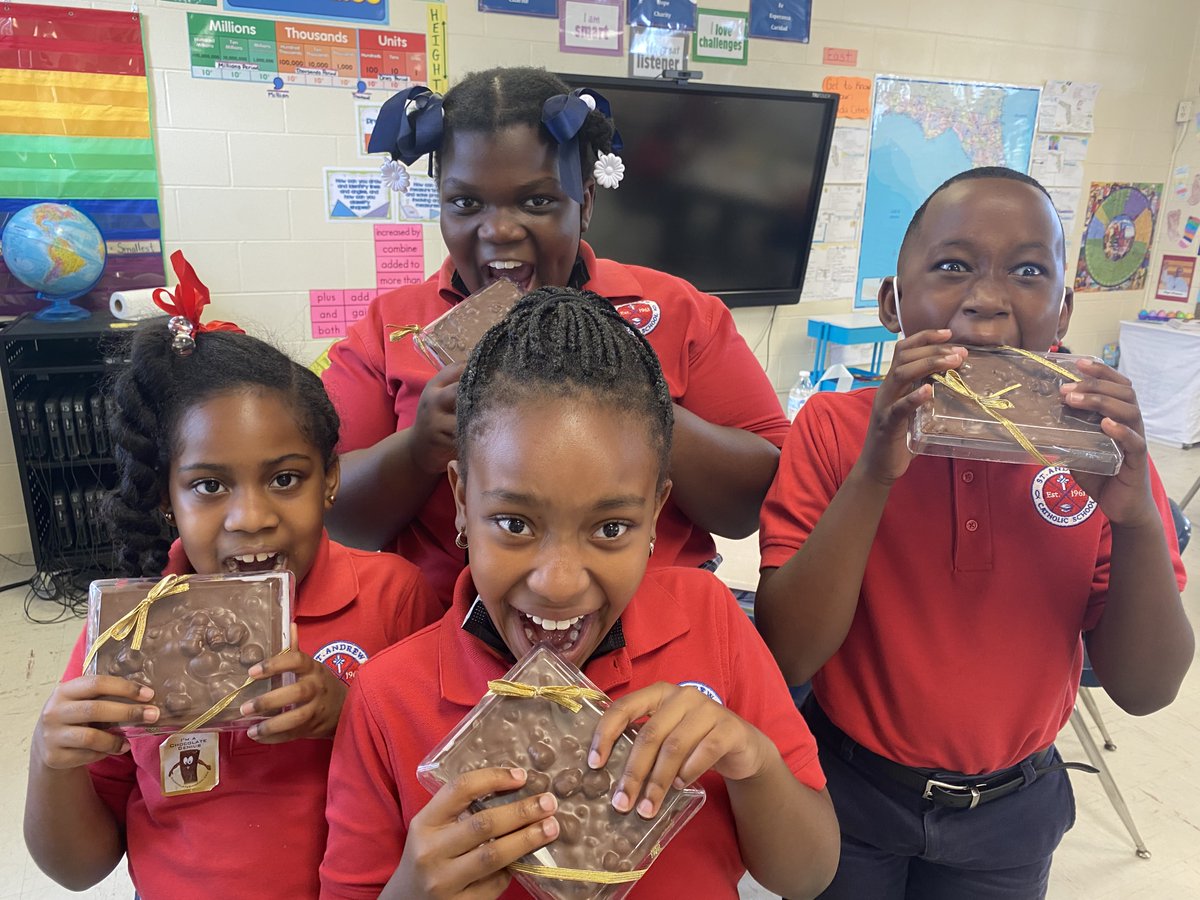 SACSOrlando's tweet photo. Chocolate Kingdom! 4th grade learned about the history of chocolate “from the bean to the bar” all while tasting lots of samples, then making our own special bar! This was a very YUMMY field trip!! https://t.co/W8ciYdrg7L