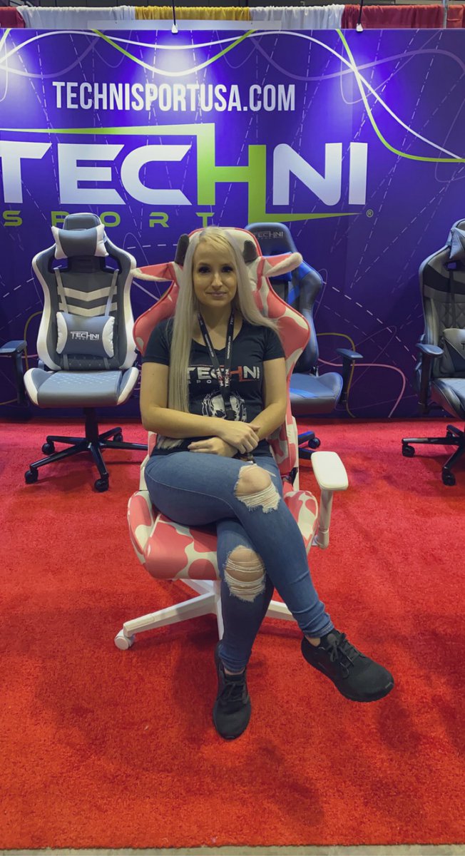 itsbarble's tweet photo. Day 3 of @MegaConOrlando with @TechniSport was a success 🤩 Ready for the last day tomorrow!

#MEGACON2022 #megaconorlando #megaconorlando2022 #megacon https://t.co/gzRDAERAKD