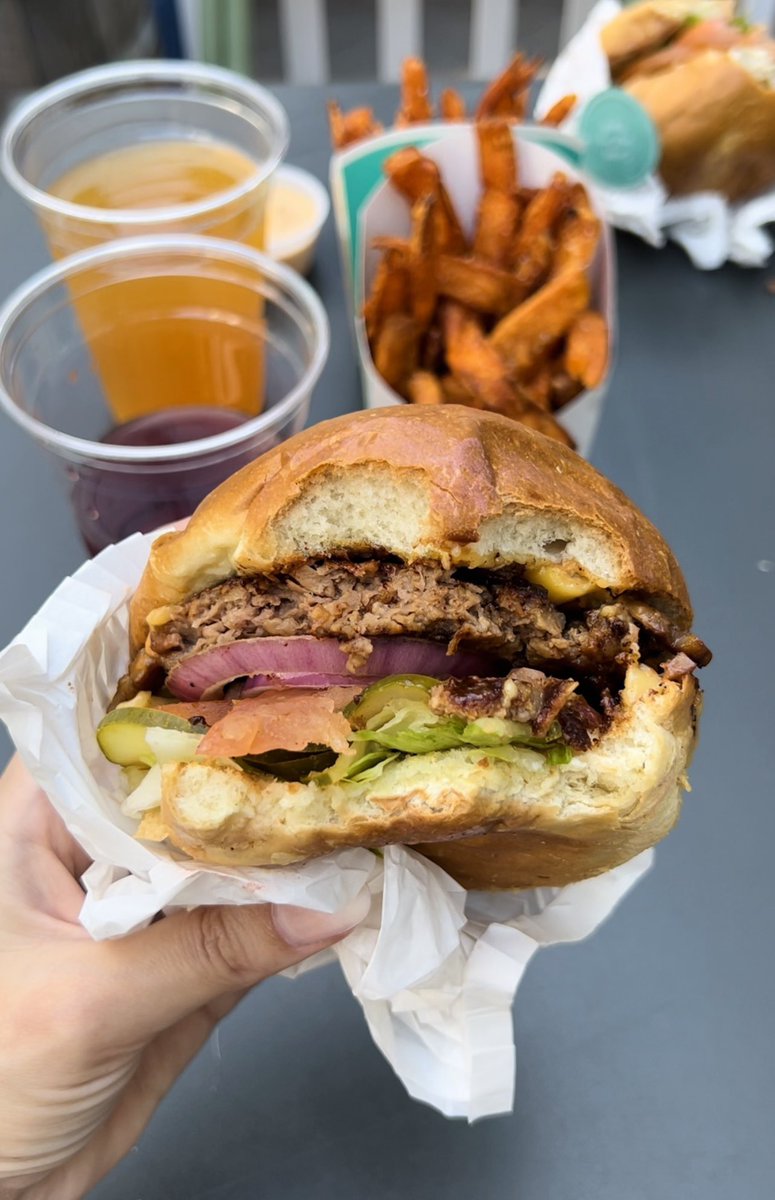 espressofied's tweet photo. This #vegan @BeyondMeat burger at @HipCityVeg is what my soul has been calling for! Paired it w/ sweet potato fries + refreshing fruit punch. Pop into their newest location in #YardsPark/#NavyYard in #DC! https://t.co/TMaBHpuFAg