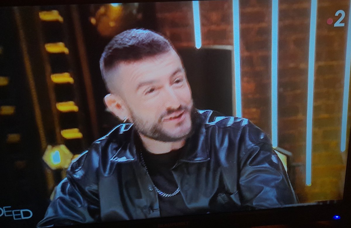 hichamnazzal's tweet photo. Émission "On est en direct" sur France 2 présentée par @ruquierofficiel et @LeaSalame à laquelle Michal est invité.
Il est 01h30 : on ne sait toujours pas qui a volé l'orange.
Merci de mettre un terme à cette enquête qui perdure quand même depuis 2003.
#OOED
@OnEstEnDirectF2 https://t.co/LIpvhzxY1f