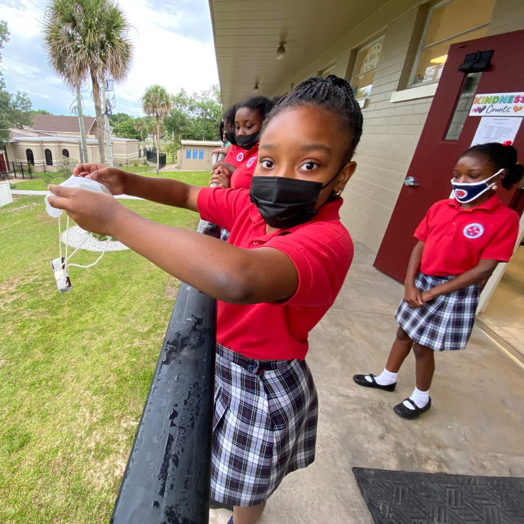 SACSOrlando's tweet photo. Engineering assignment before our field trip to Chocolate Kingdom! 4th grade designed and tested parachutes to ‘deliver’ chocolate bars just like the Candy pilot in WWII. https://t.co/FH2ELaQiUO